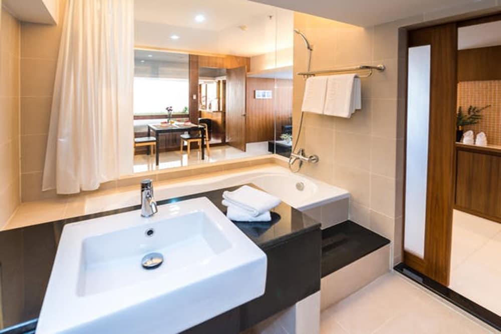 Laemtong Serviced Apartment Si Racha Exterior photo